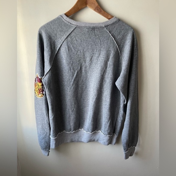 UNIVERSAL Studios Wizarding World Harry Potter Gryffindor Crewneck Sweatshirt - Picture 2 of 8